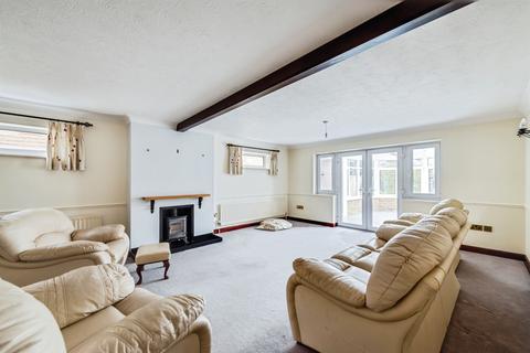 4 bedroom detached bungalow for sale, Arkell Avenue, Carterton