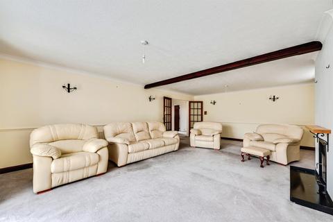 4 bedroom detached bungalow for sale, Arkell Avenue, Carterton