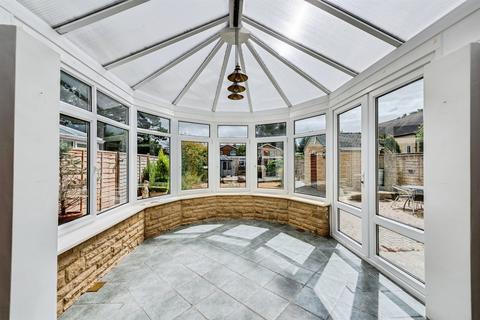 4 bedroom detached bungalow for sale, Arkell Avenue, Carterton