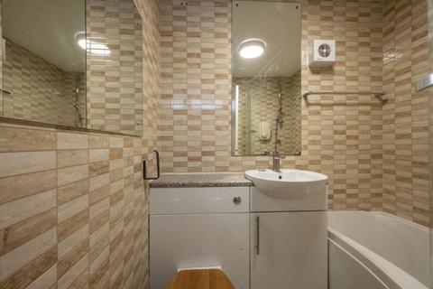 2 bedroom flat for sale, Tenbury Close, Forest Gate, London, E7