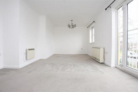 2 bedroom flat for sale, Ridley Close, Barking, IG11