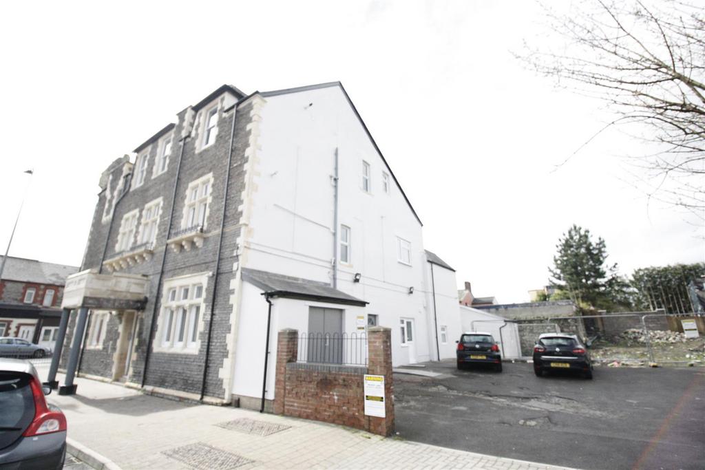 Apartment in Cardiff, Ely - View 2