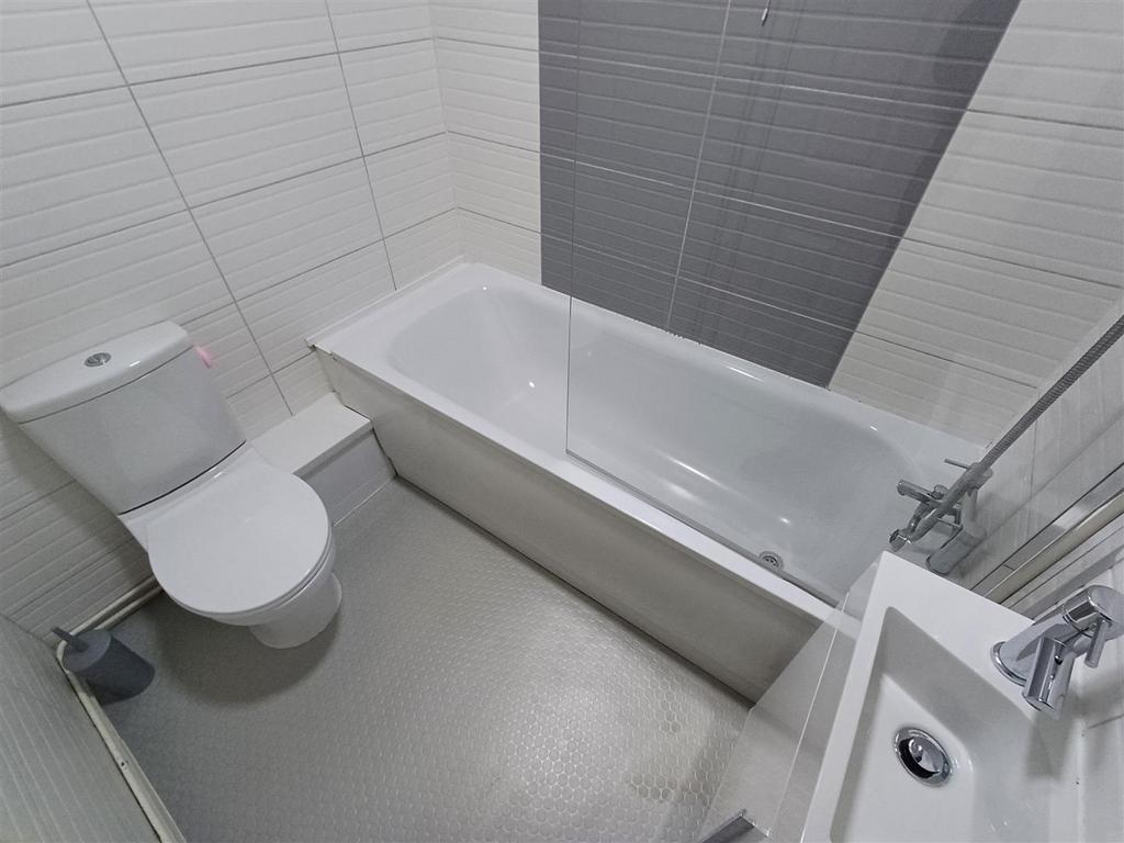 Apartment in Cardiff, Ely - View 5