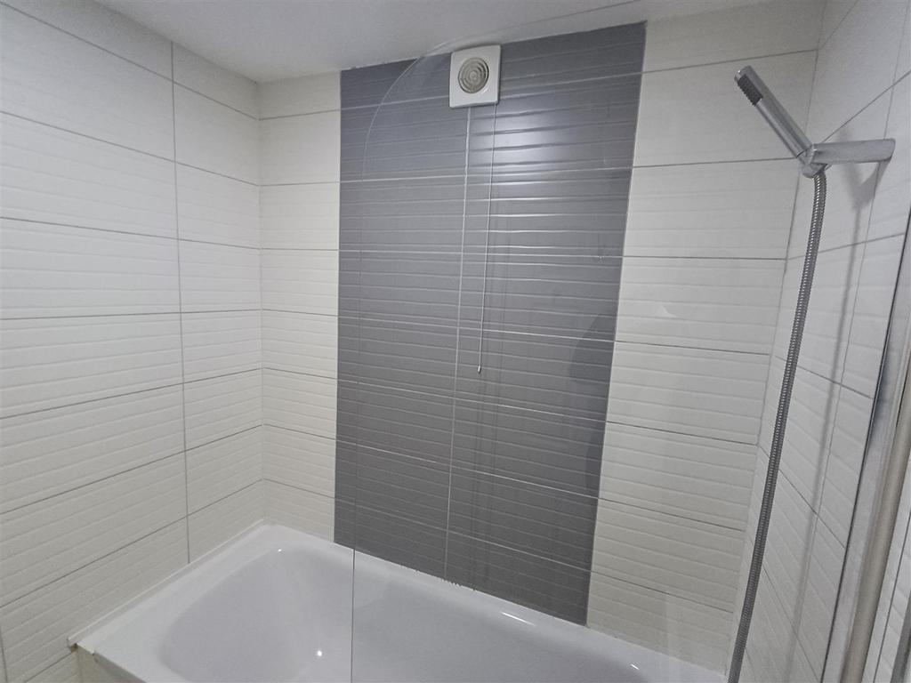 Apartment in Cardiff, Ely - More