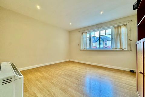 2 bedroom flat for sale, Farley Hill, Luton, LU1
