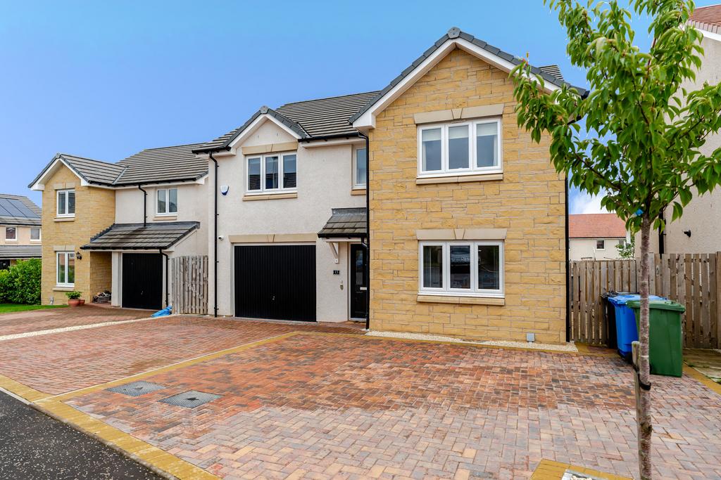 Detached house exterior, driveway, garage