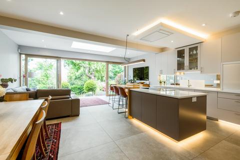 5 bedroom house to rent, Vallance Road London N22