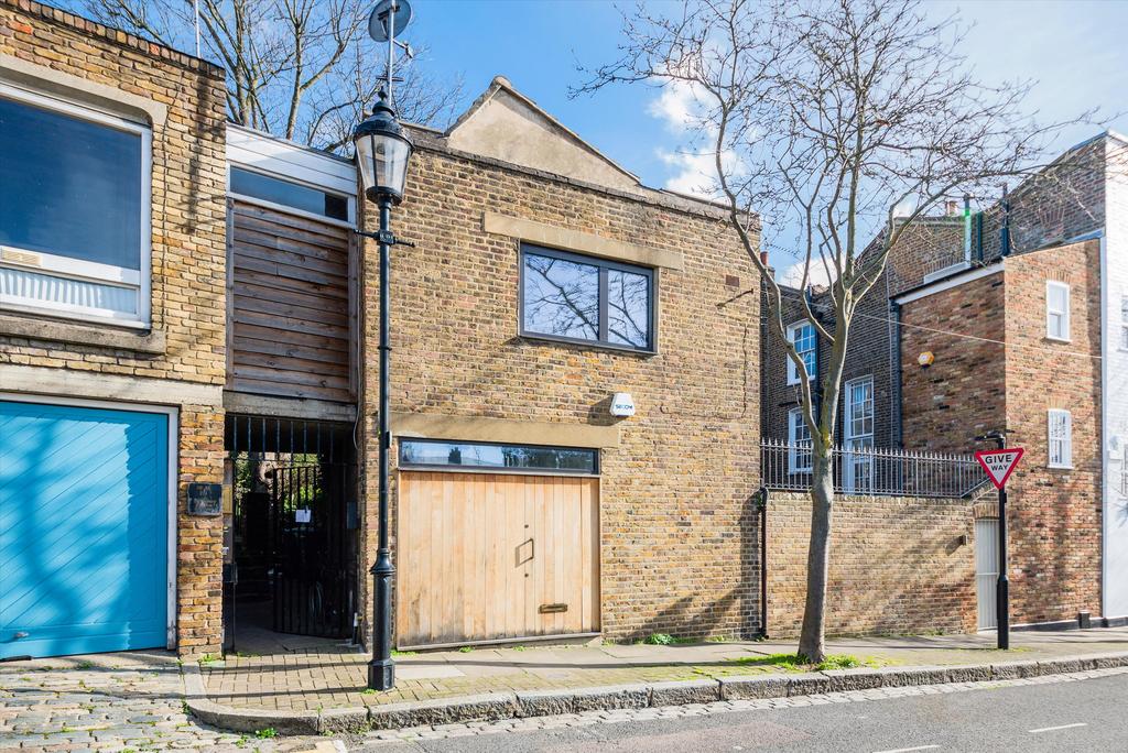 House in London - View 2