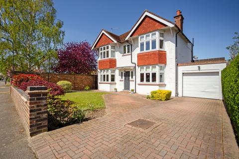 4 bedroom detached house to rent, Green Lane Windsor SL4