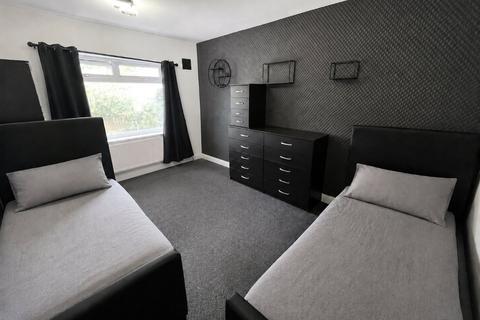 2 bedroom maisonette for sale, Bridge Road, Greater London TW7