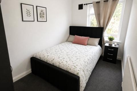 2 bedroom maisonette for sale, Bridge Road, Greater London TW7