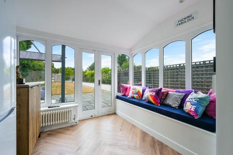 3 bedroom link detached house for sale, North View Crescent, Epsom
