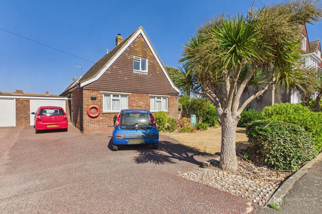 Detached house exterior, driveway