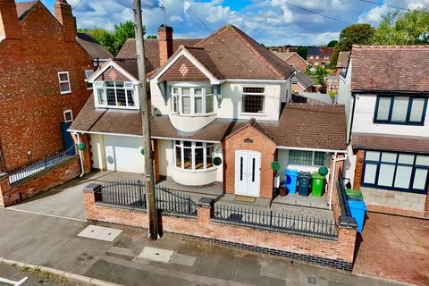 4 bedroom detached house for sale, Walsall Road, Walsall WS6