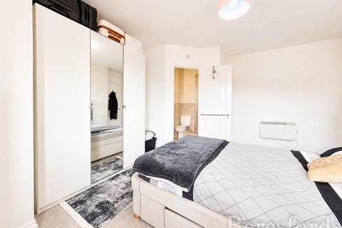 2 bedroom apartment for sale, Stafford Avenue, Hornchurch, RM11