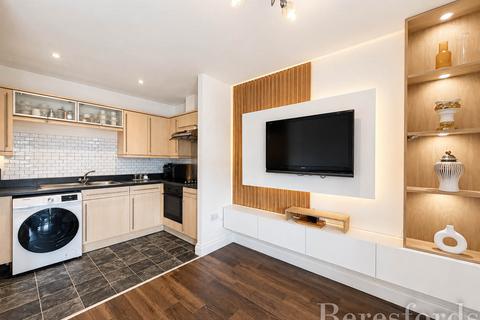 2 bedroom apartment for sale, Stafford Avenue, Hornchurch, RM11