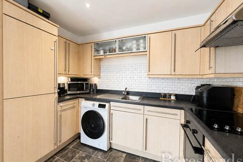 2 bedroom apartment for sale, Stafford Avenue, Hornchurch, RM11