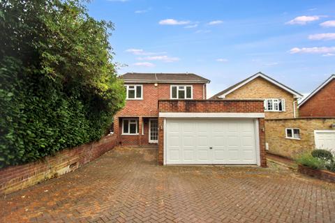 Lyndhurst Rise, Chigwell, IG7