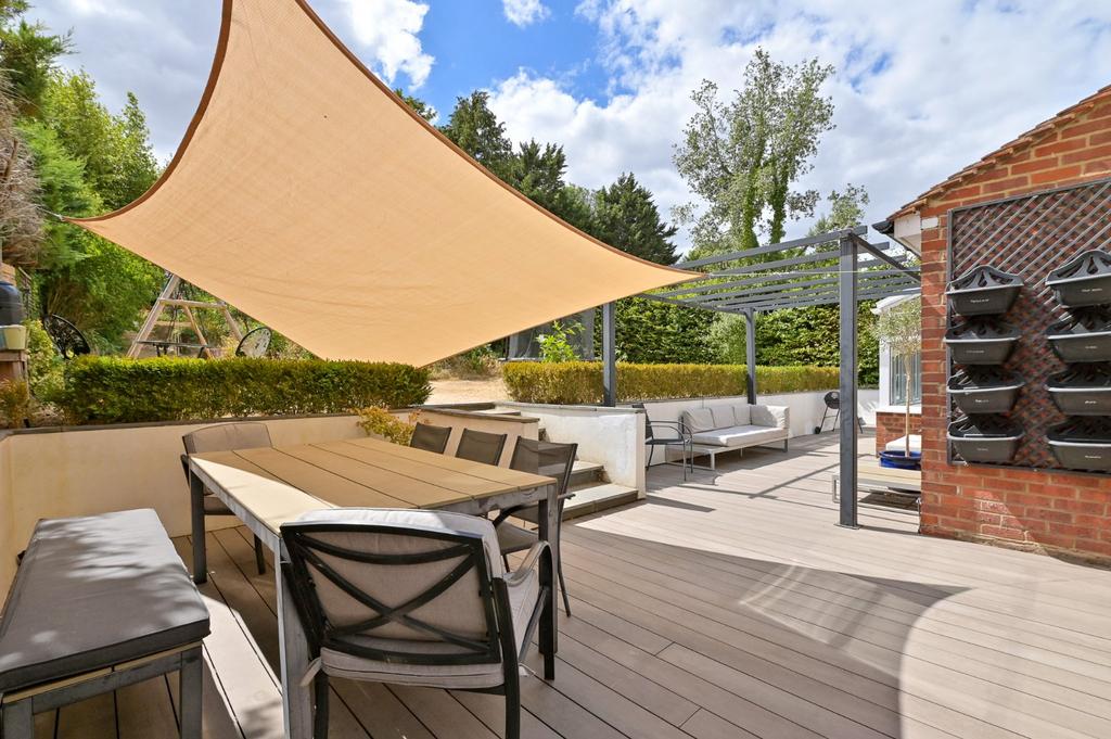 House in Reading, Tilehurst - More