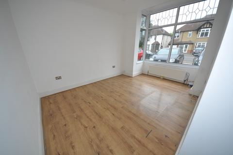 1 bedroom flat to rent, Heath Park Road, Romford RM2