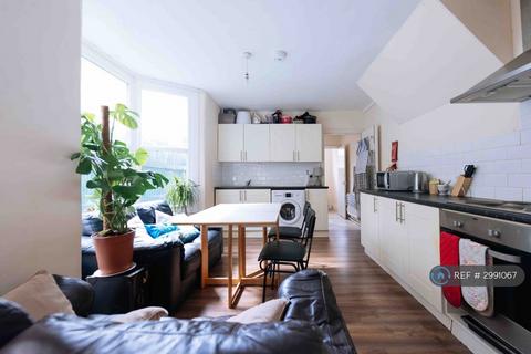 5 bedroom semi-detached house to rent, Ethnard Road, London, SE15