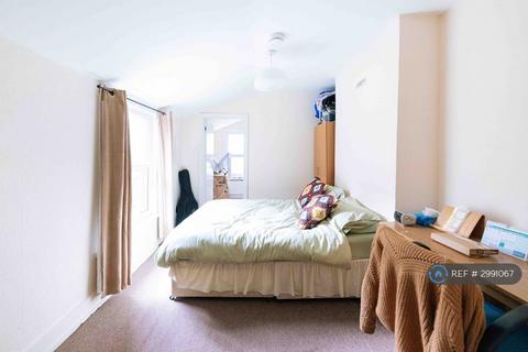 5 bedroom semi-detached house to rent, Ethnard Road, London, SE15