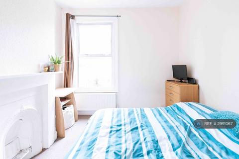 5 bedroom semi-detached house to rent, Ethnard Road, London, SE15