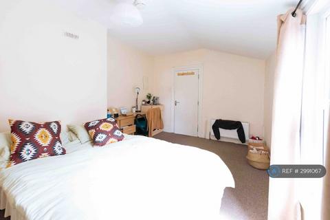 5 bedroom semi-detached house to rent, Ethnard Road, London, SE15