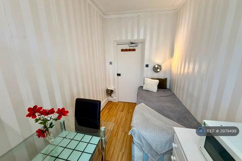 1 bedroom in a house share to rent, Holland Road, London, W14