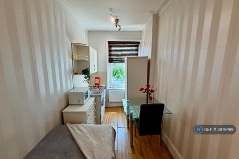 1 bedroom in a house share to rent, Holland Road, London, W14