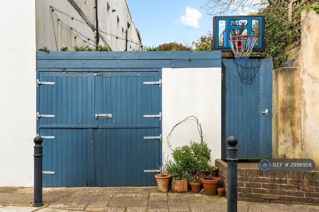 House in Hove, Brighton and Hove - View 2