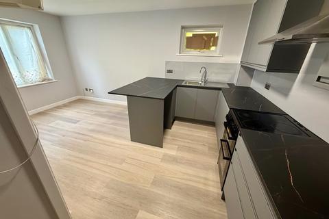 1 bedroom property to rent, Waller Avenue, LUTON, LU4