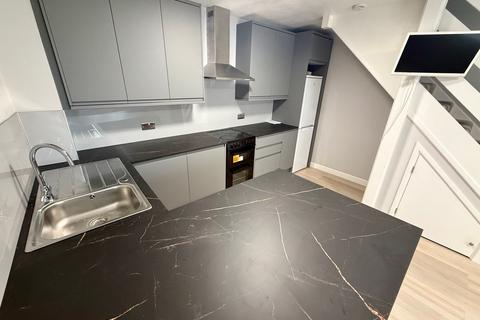 1 bedroom property to rent, Waller Avenue, LUTON, LU4