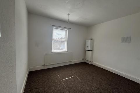 2 bedroom flat to rent, Grimsby Road, CLEETHORPES