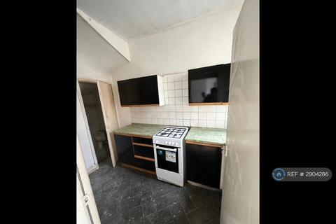2 bedroom terraced house to rent, Luxor Road, Leeds, LS8
