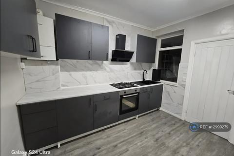 3 bedroom end of terrace house to rent, New Road, Nottingham, NG9