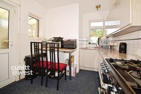 3 bedroom semi-detached house to rent, Southdownview Road Worthing BN14