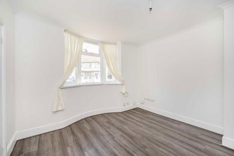 3 bedroom semi-detached house for sale, Hanover Circle, Hayes