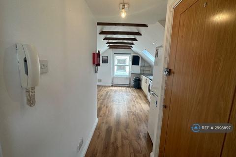 1 bedroom flat to rent, Cleveland Road, Uxbridge, UB8