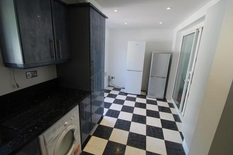 5 bedroom terraced house to rent, St Pauls Avenue, Harrow, HA3