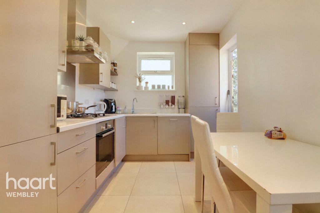 Apartment in Wembley - View 3