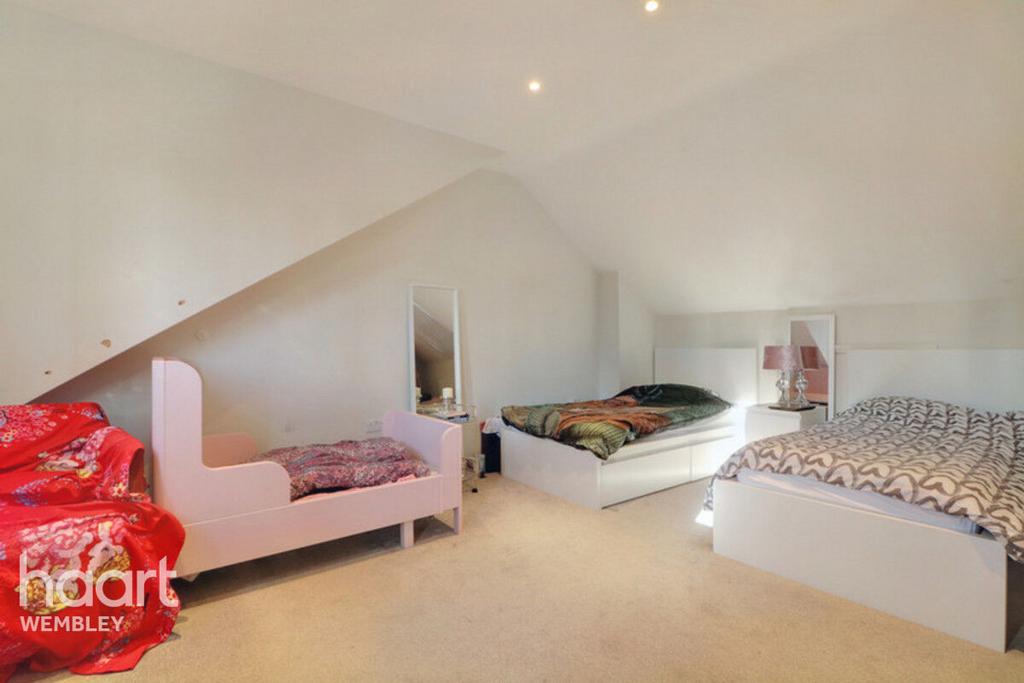 Apartment in Wembley - View 4