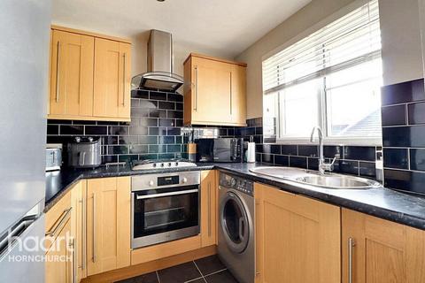 2 bedroom apartment to rent, Nightingale Crescent, ROMFORD