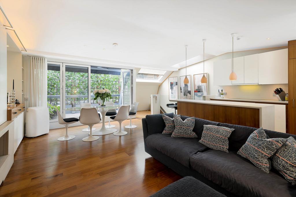 House in London - View 2