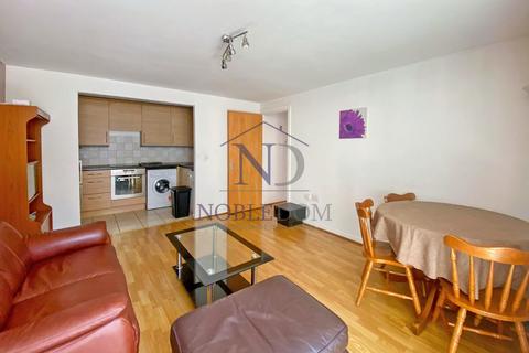 2 bedroom flat to rent, Highfield Road, Feltham, TW13