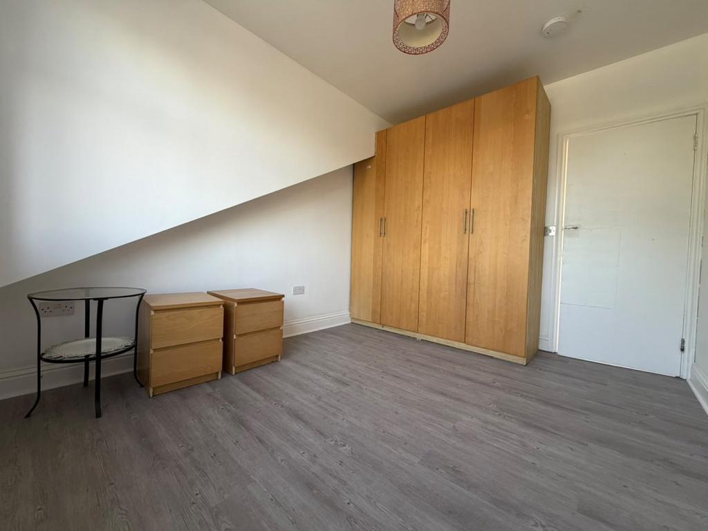 Apartment in Harrow - More