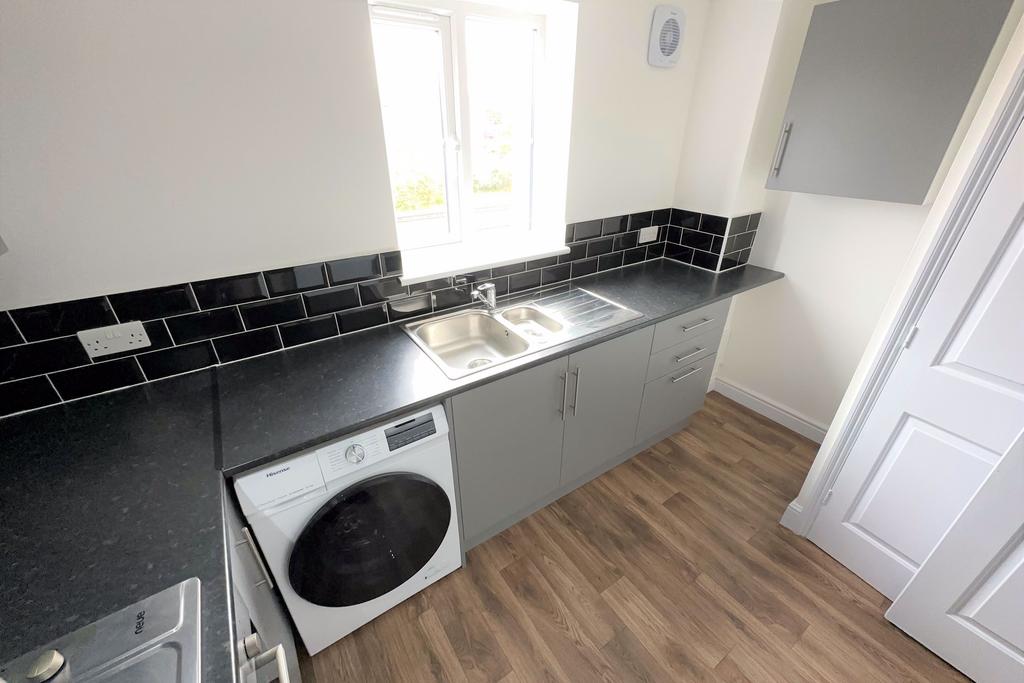 Apartment in New Barnet - View 4