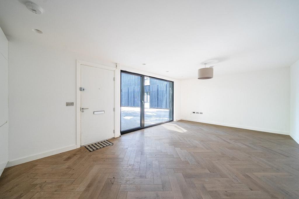 House in Croydon - View 2