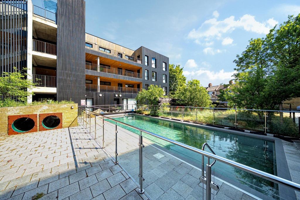 House in Croydon - View 5