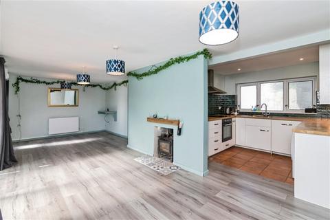 3 bedroom terraced house for sale, Sun Road, Broome, BUNGAY